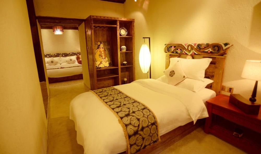 Shangri-La E-Outfitting Boutique Hotel