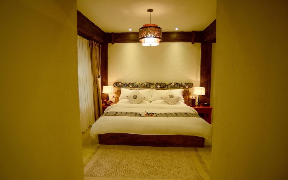 Shangri-La E-Outfitting Boutique Hotel