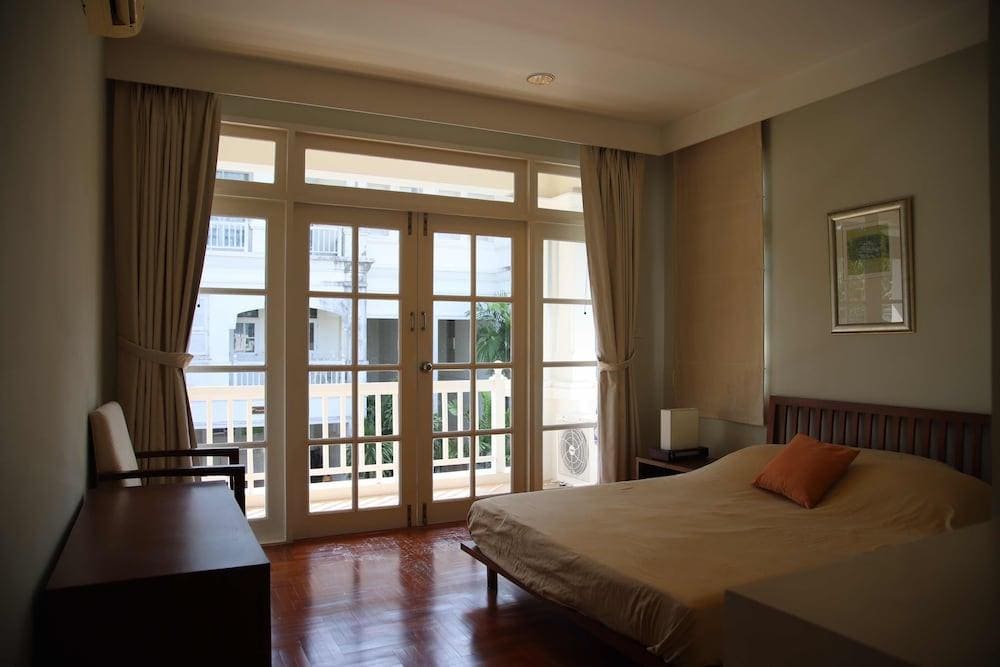 Baan Dhewaran Beachfront Villa