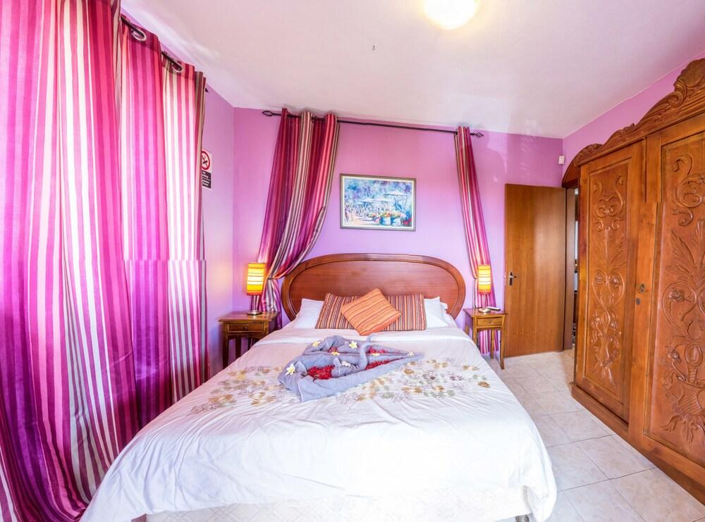 Sunset Villa Apartments