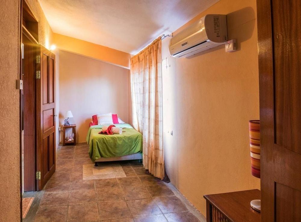 Sunset Villa Apartments