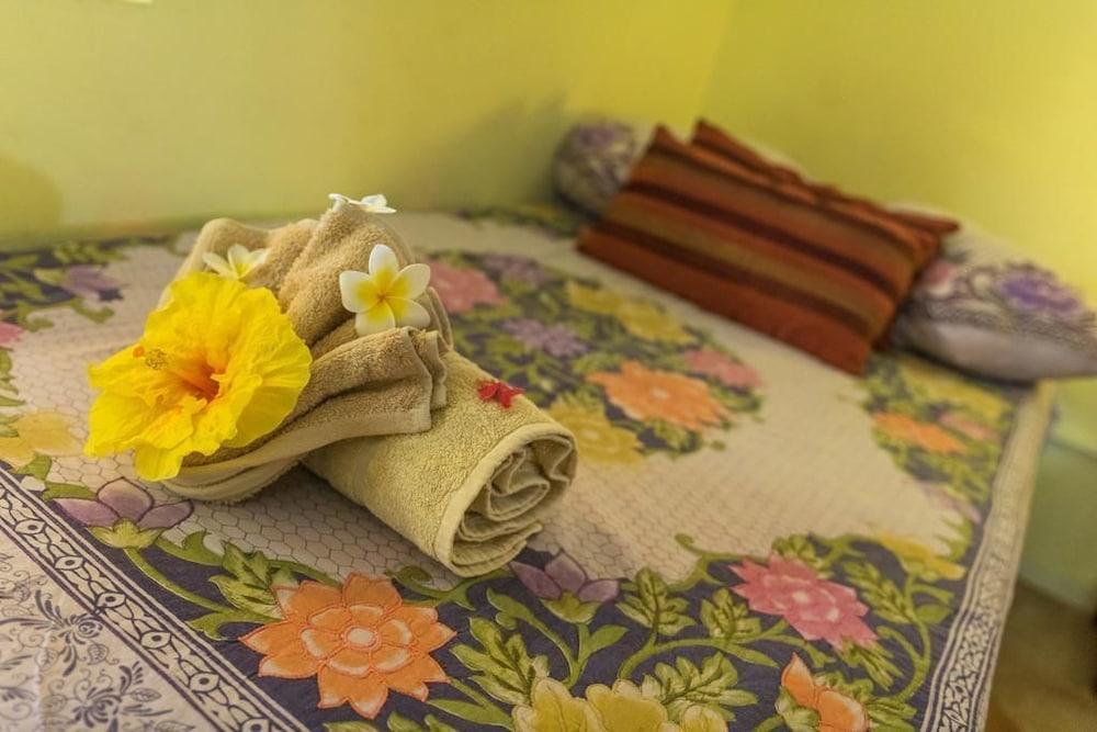 Sunset Villa Apartments