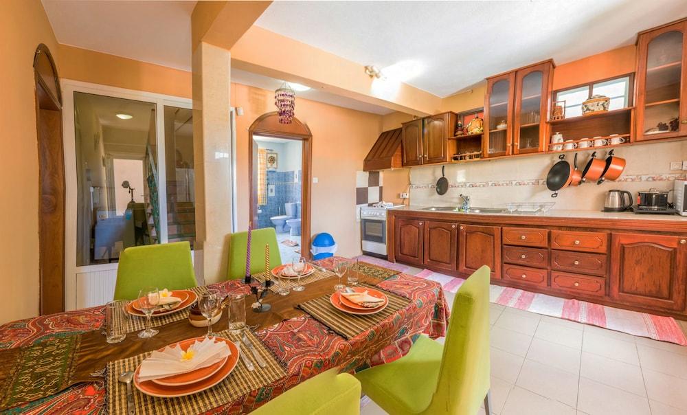 Sunset Villa Apartments