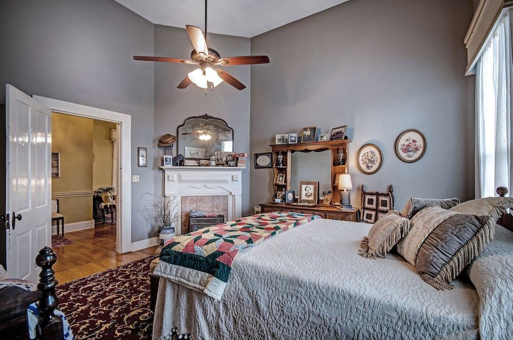 Clyde And Marie's Bed And Breakfast