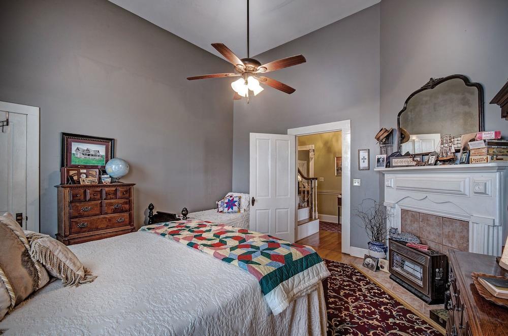 Clyde And Marie's Bed And Breakfast