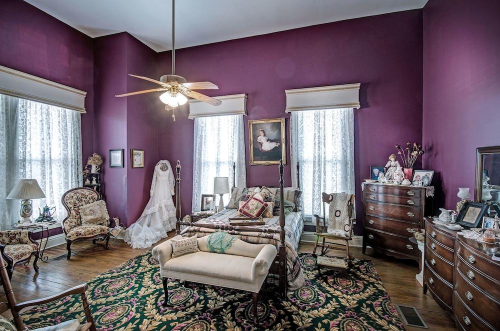 Clyde And Marie's Bed And Breakfast