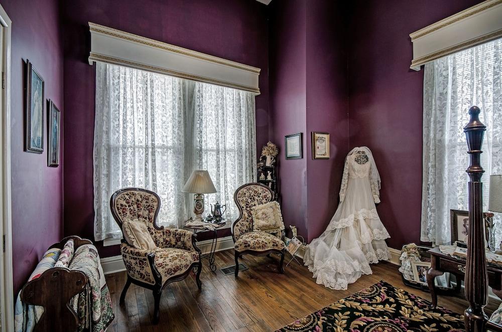 Clyde And Marie's Bed And Breakfast