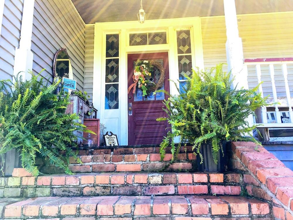 Clyde And Marie's Bed And Breakfast