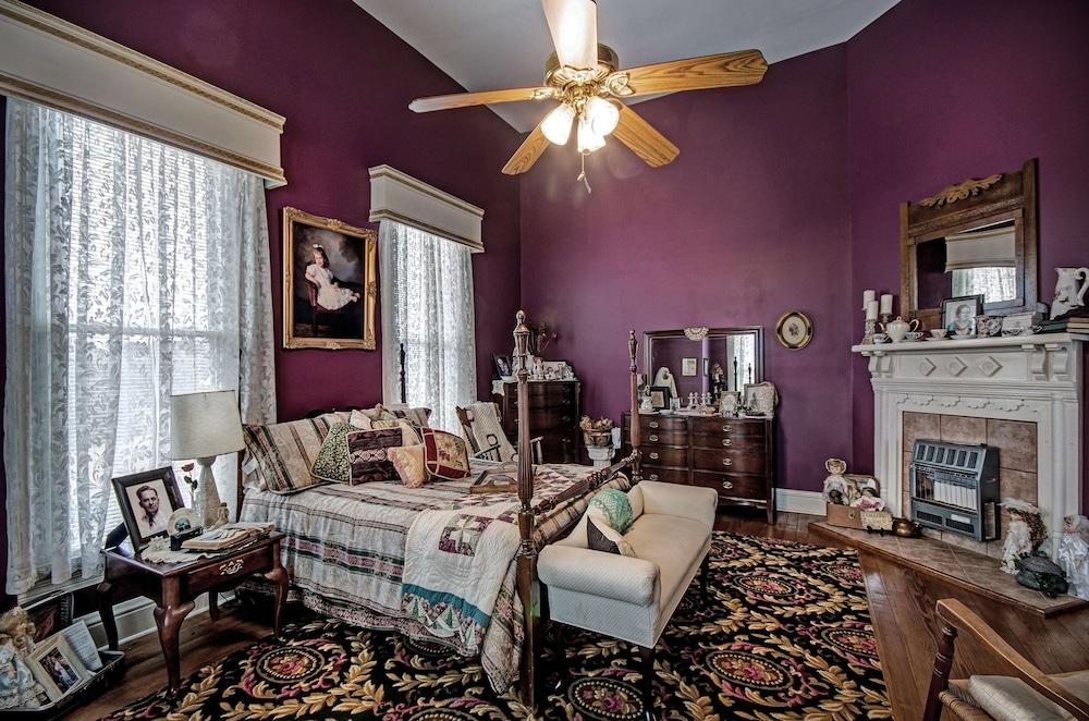 Clyde And Marie's Bed And Breakfast
