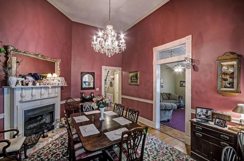 Clyde And Marie's Bed And Breakfast