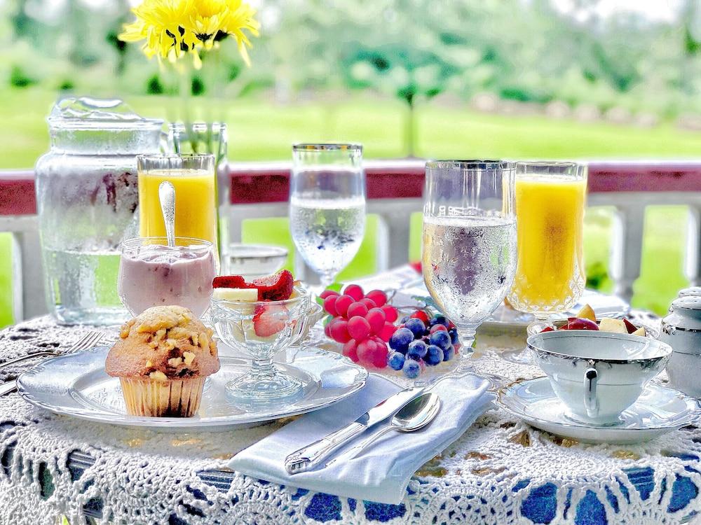 Clyde And Marie's Bed And Breakfast