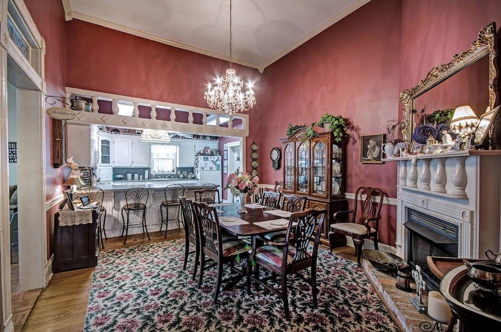 Clyde And Marie's Bed And Breakfast