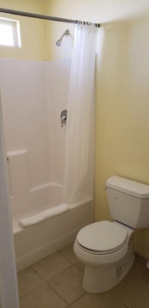 Europa Inn & Suites