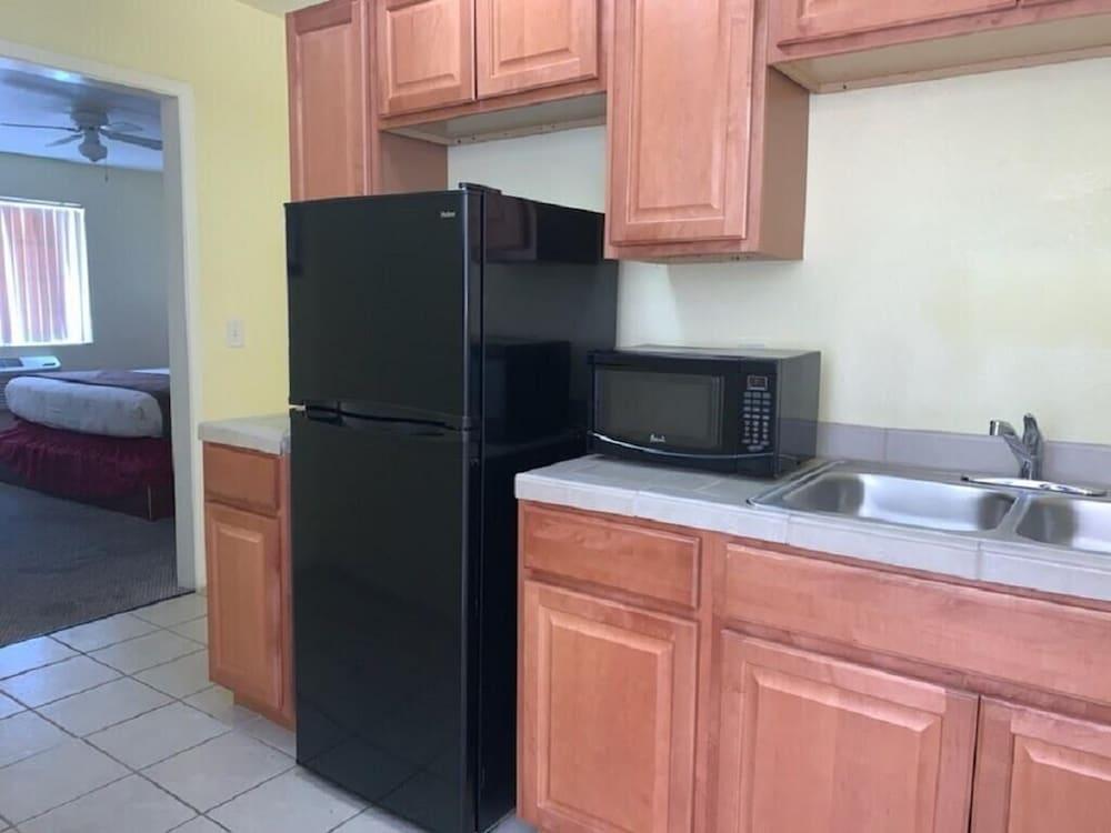 Europa Inn & Suites
