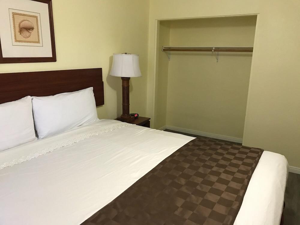 Europa Inn & Suites