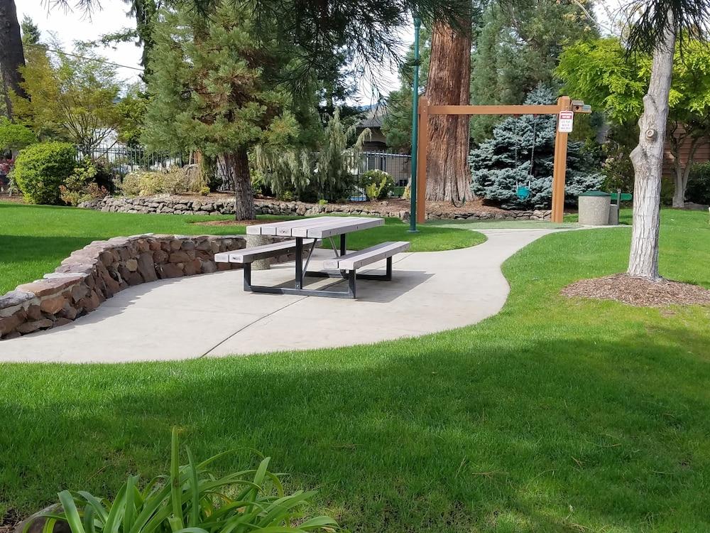 Redwood Hyperion Suites