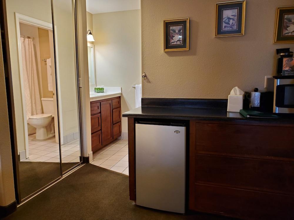 Redwood Hyperion Suites