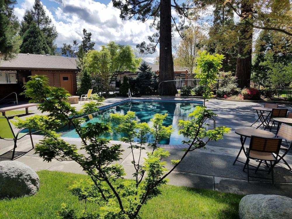 Redwood Hyperion Suites