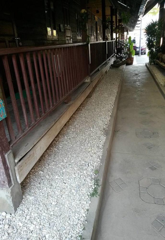 Inn Lhong Home