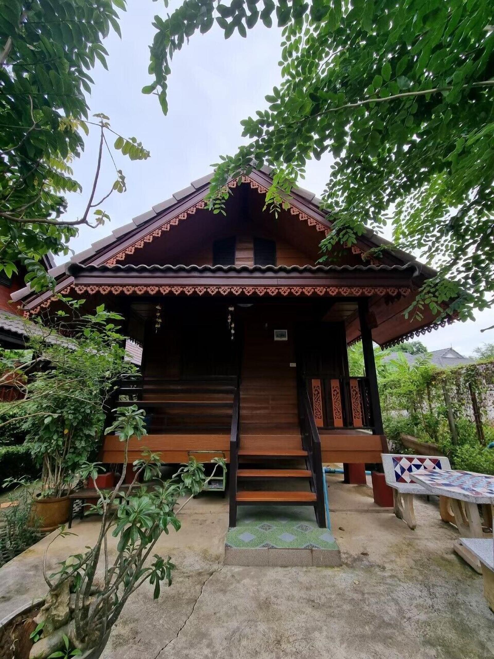 Lampang Bouteak Resort