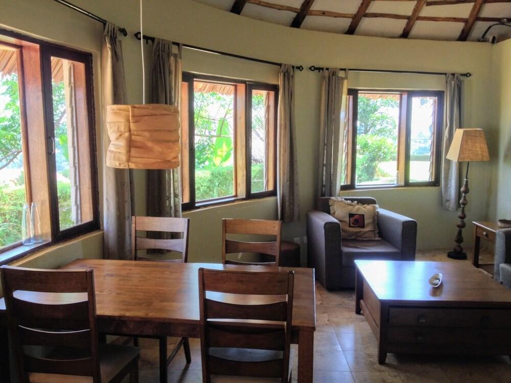 Banda Lodge
