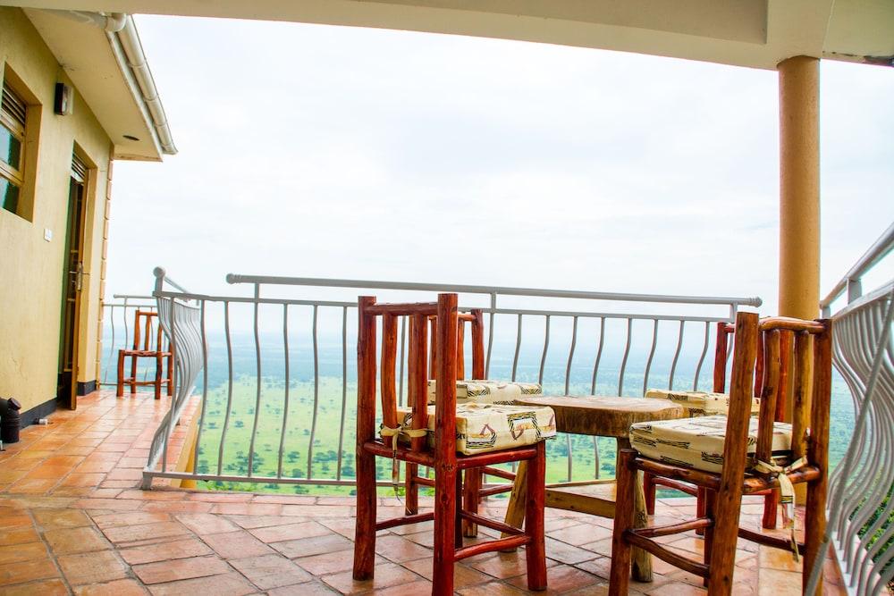 Queen Elizabeth Park View Tourist Lodge