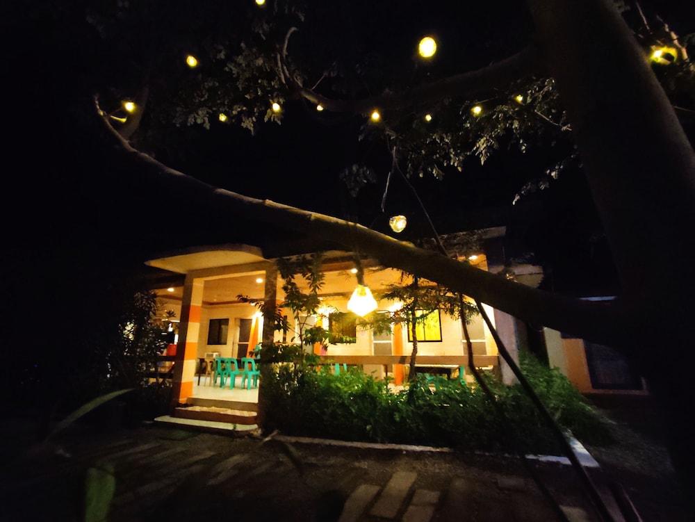 Rmtm's Frontbeach Resort