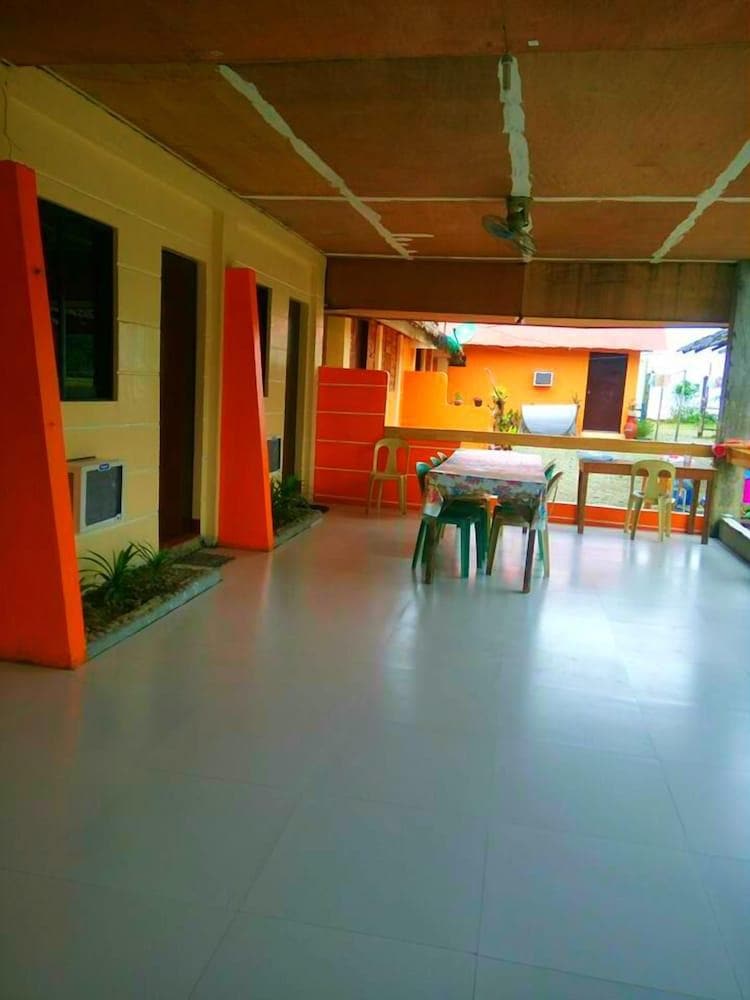 Rmtm's Frontbeach Resort