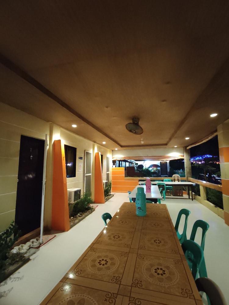 Rmtm's Frontbeach Resort