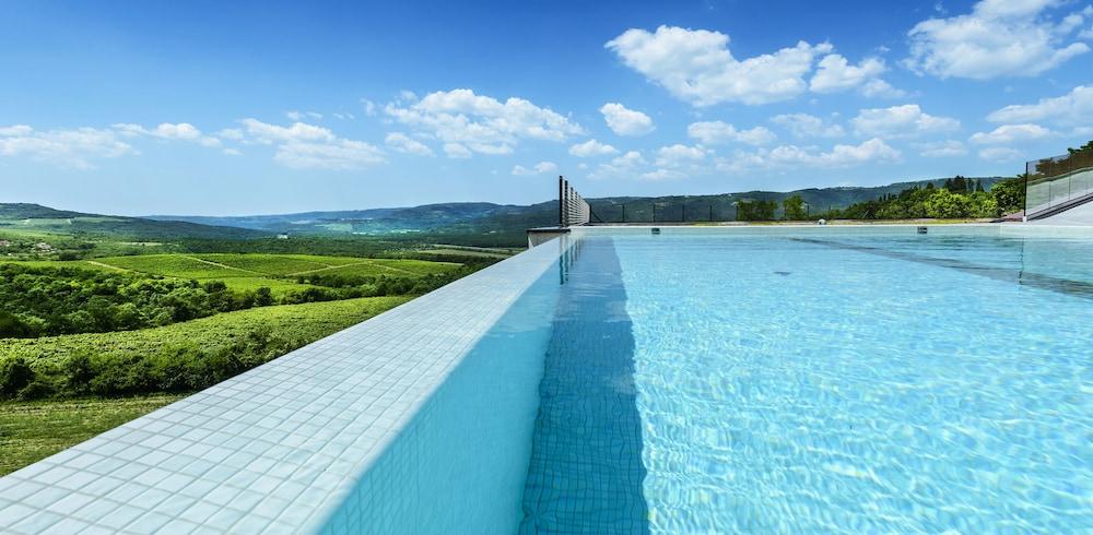 Wine & Heritage Hotel Roxanich