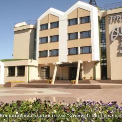 Cronwell Inn Tursunt Hotel