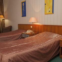 Cronwell Inn Tursunt Hotel