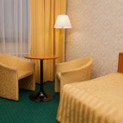 Cronwell Inn Tursunt Hotel