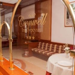 Cronwell Inn Tursunt Hotel