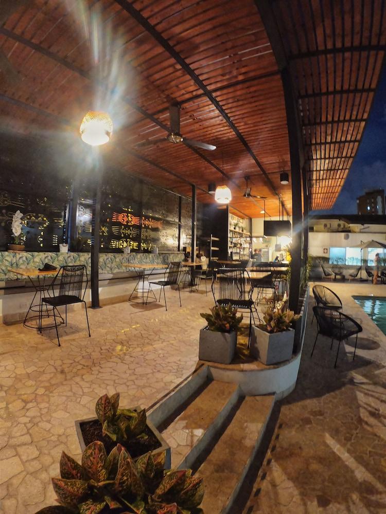 Vibes Hotel Boutique