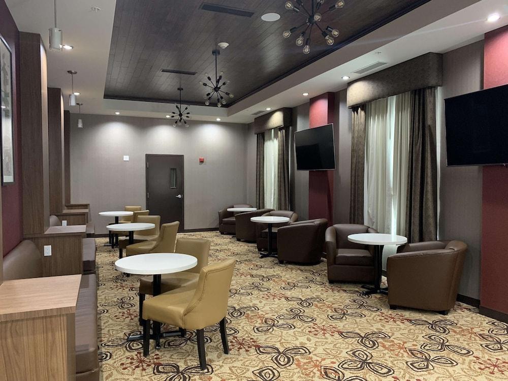 Best Western Plus Hinton Inn & Suites