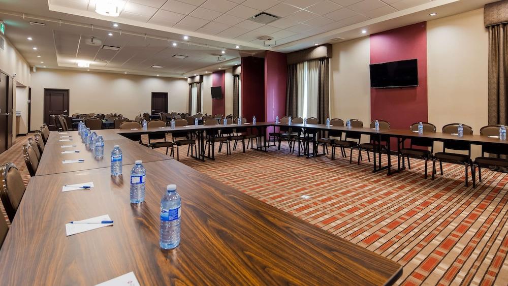 Best Western Plus Hinton Inn & Suites