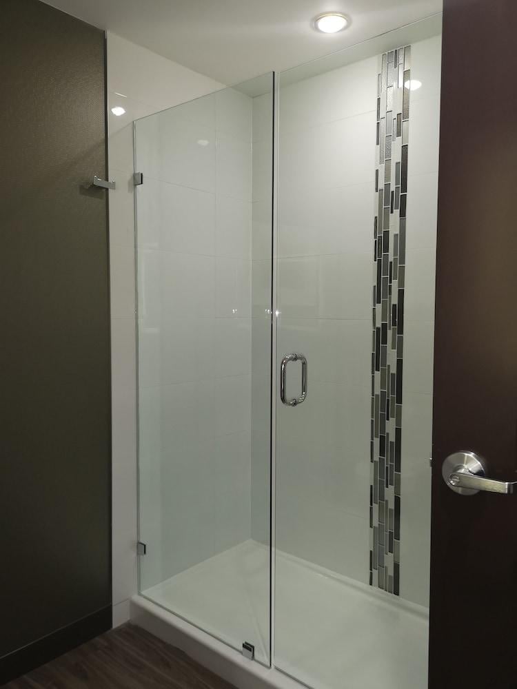 Best Western Plus Hinton Inn & Suites
