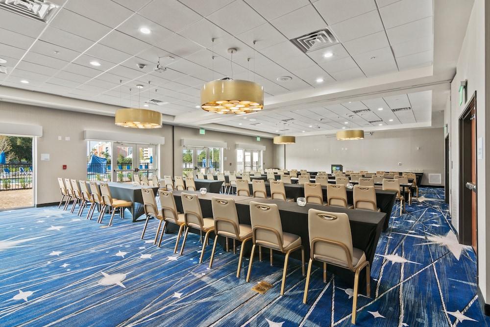 Holiday Inn Express Orlando - Lk Buena Vista Area