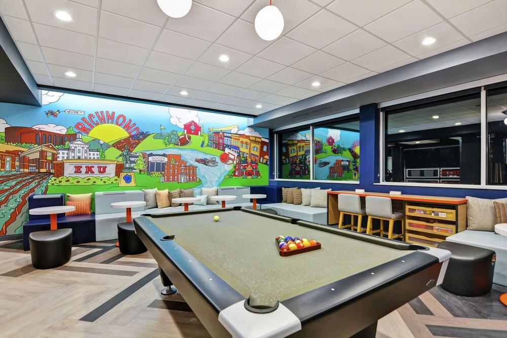 Tru by Hilton Richmond