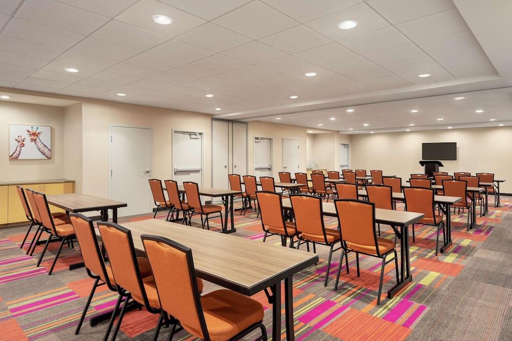 Home2 Suites By Hilton Woodbridge Potomac Mills