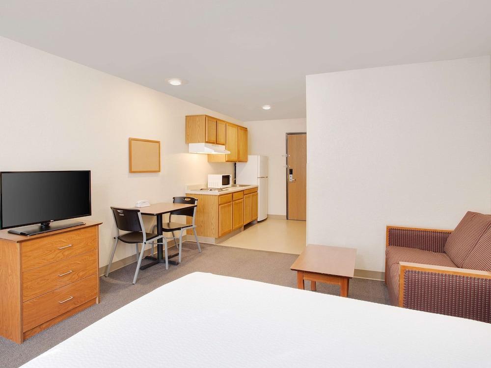 WoodSpring Suites Fort Lauderdale