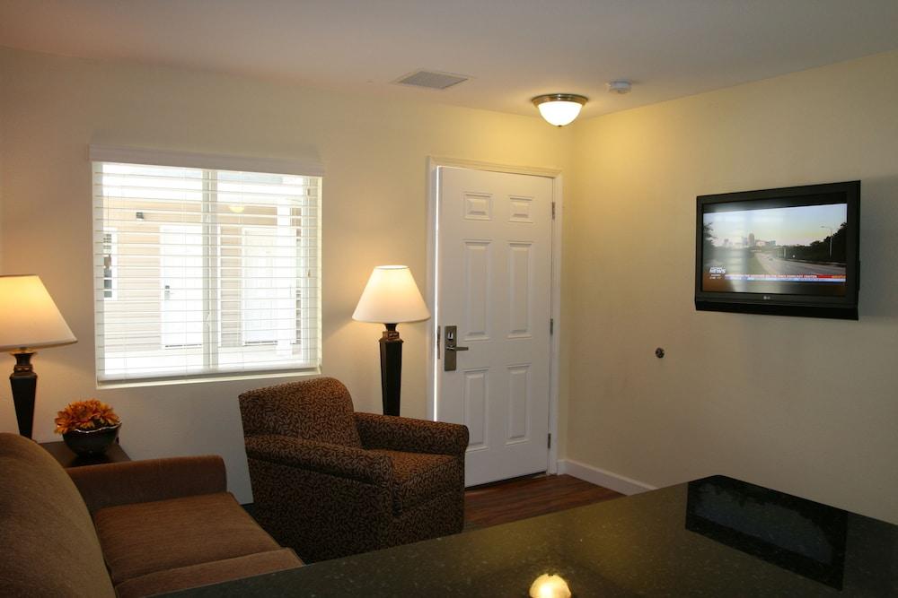 Affordable Suites Mooresville
