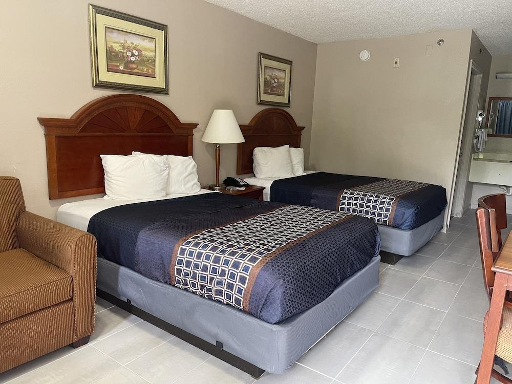 Carom Inn