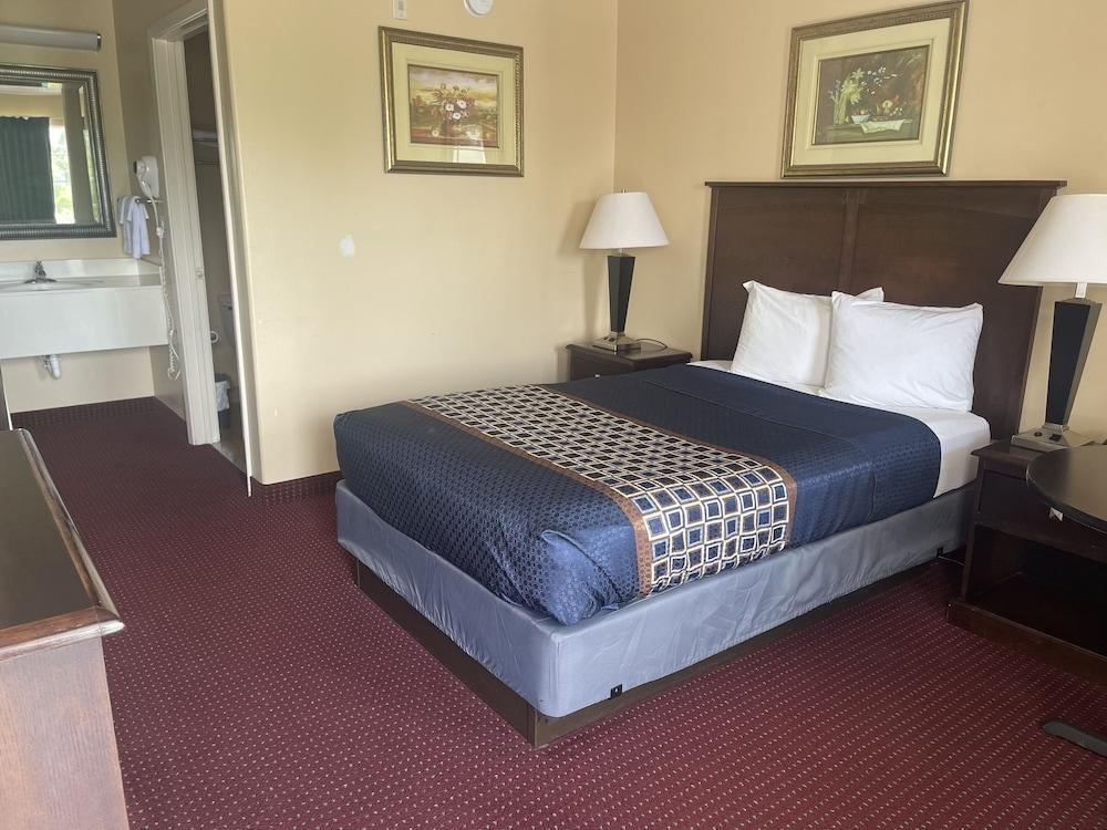 Carom Inn