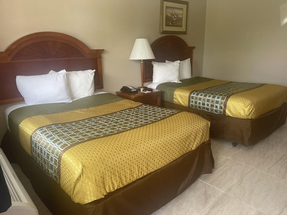 Carom Inn