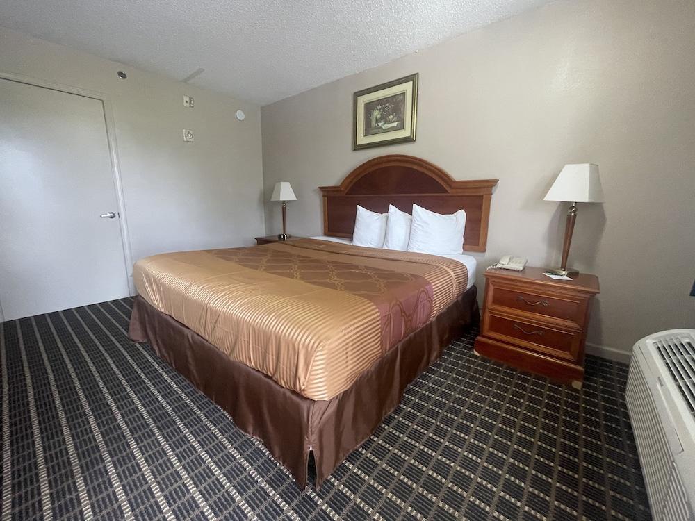 Carom Inn