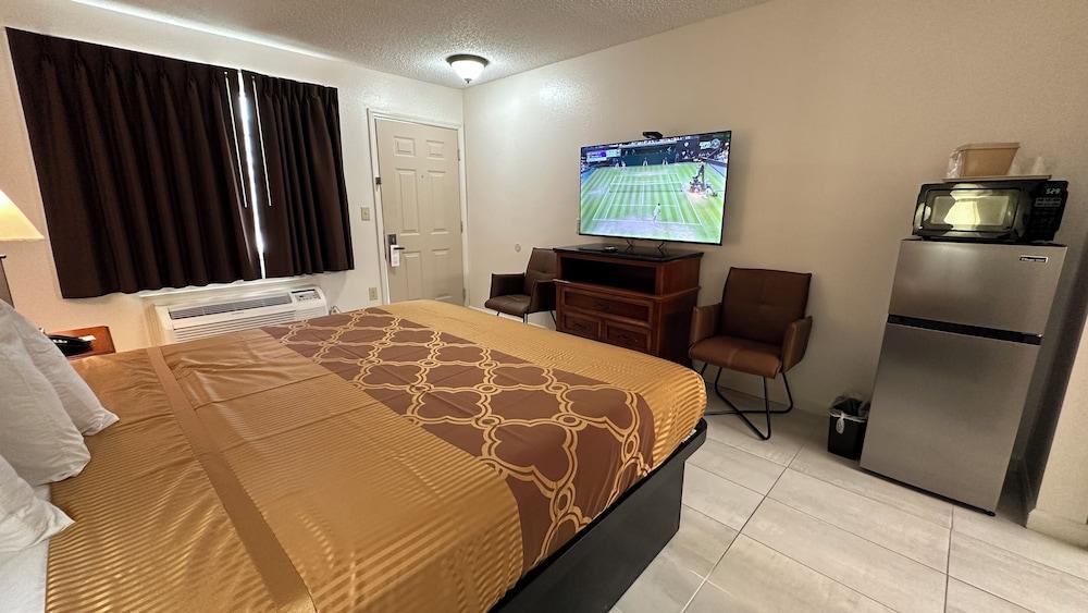 Carom Inn