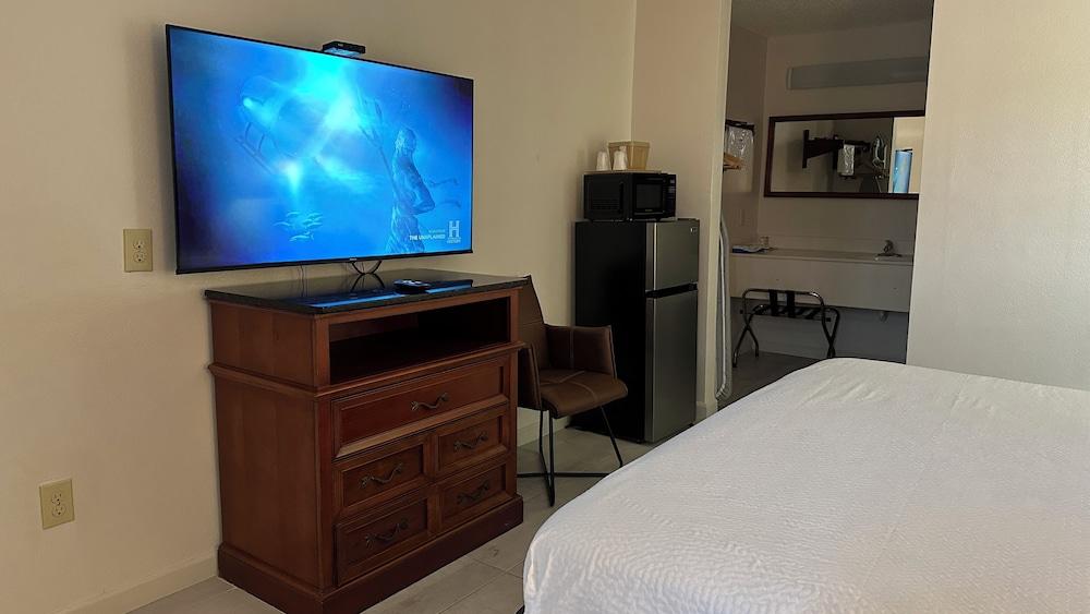 Carom Inn