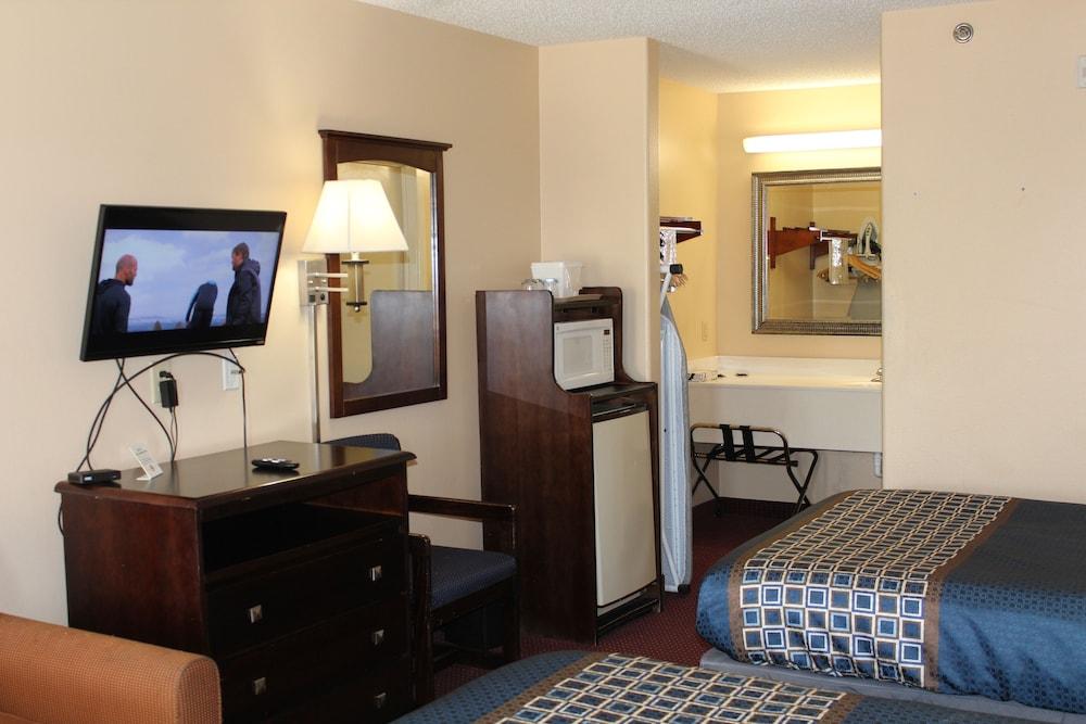 Carom Inn